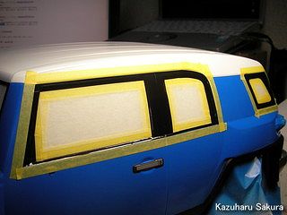 タミヤ CC-01 FJクルーザー 製作記  ～ ボディ塗装 ～  側面の窓枠をマスキング